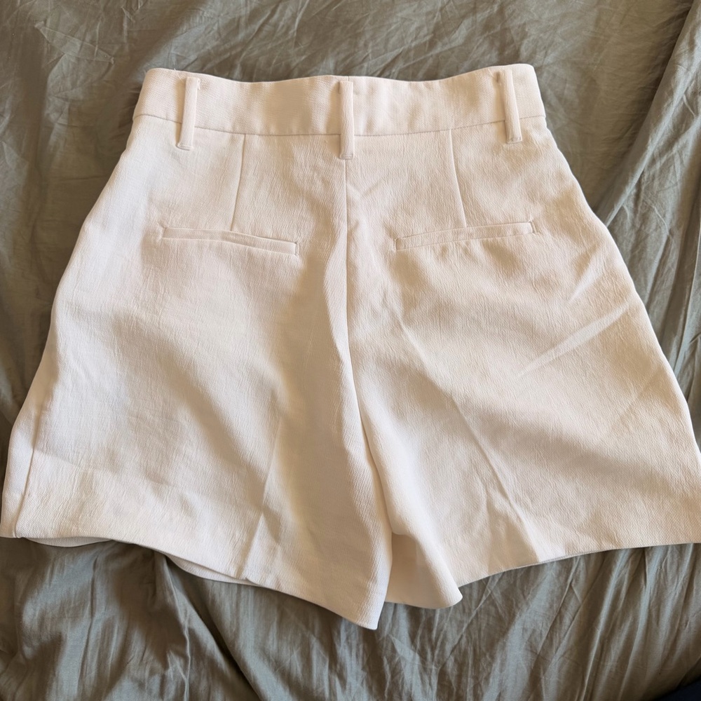 Aritzia The Effortless Short™ Mid-Thigh - Crepette™, Light Birch - Picture 3 of 13